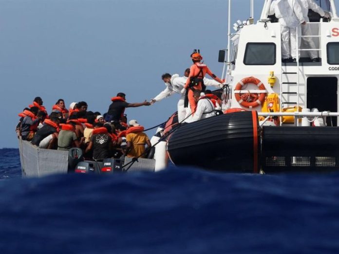 Neonato perde la vita tra i migranti soccorsi in mare