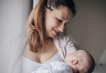 Primo figlio a 31 anni: le italiane sono le mamme più anziane d’Europa