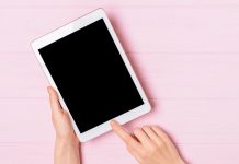 Roma, file con “lista stupri” su un tablet a scuola: indaga la Procura dei minori