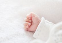 Neonata muore dopo il parto in casa a Mugnano: tre punti ancora da chiarire